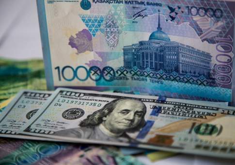 Курс нацвалюты укрепился до 331,74 тенге за доллар